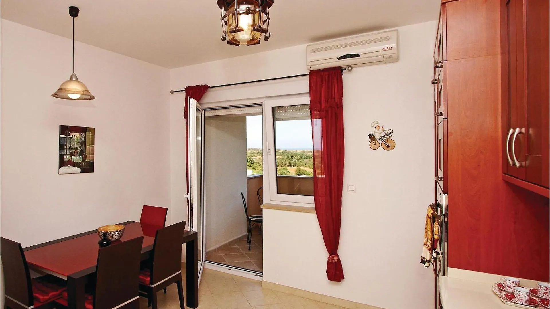 Holiday home 5 Bedroom Stunning Home In Liznjan