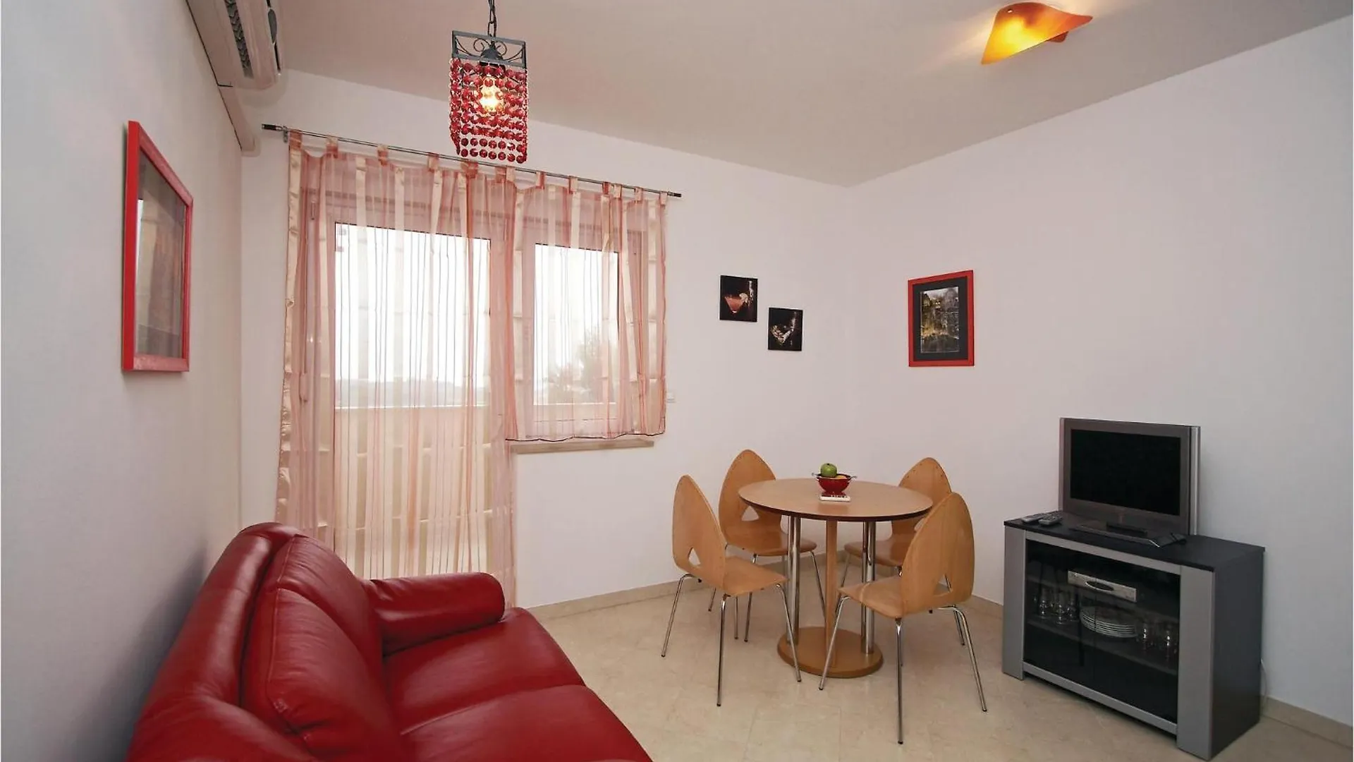 5 Bedroom Stunning Home In Liznjan Holiday home