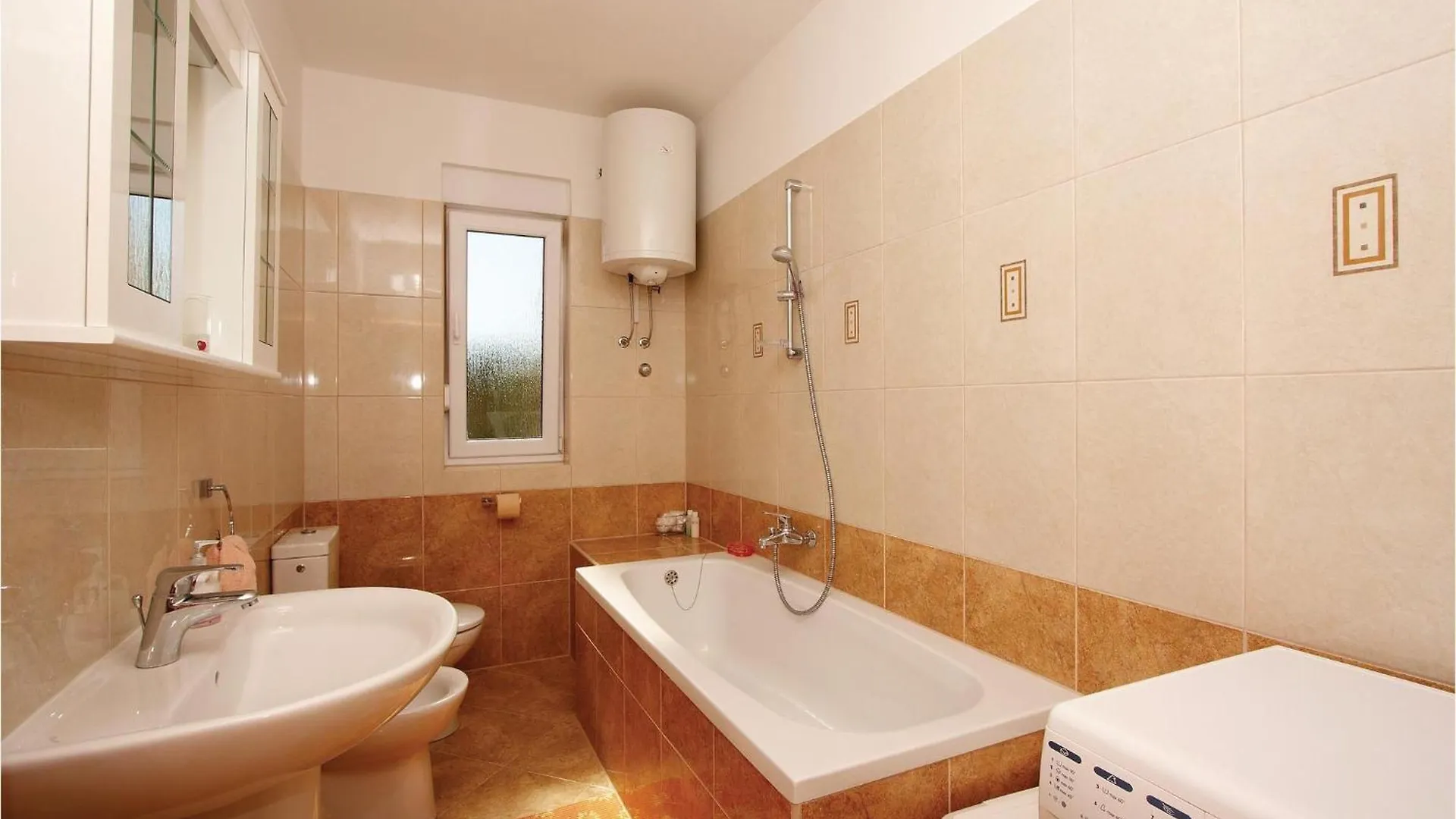 5 Bedroom Stunning Home In Liznjan 0*,