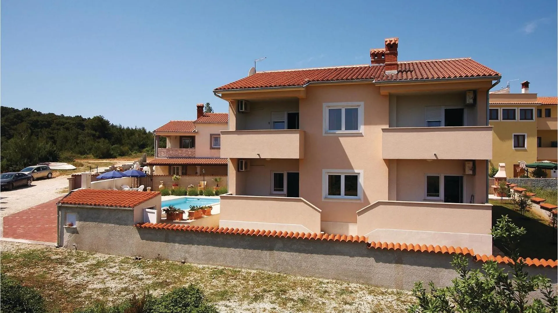 5 Bedroom Stunning Home In Liznjan Holiday home