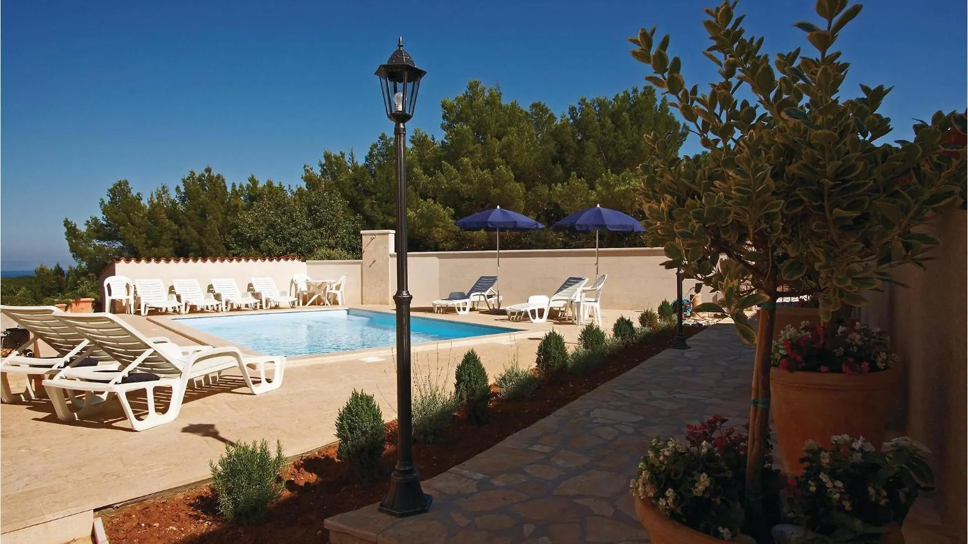 Holiday home 5 Bedroom Stunning Home In Liznjan Croatia