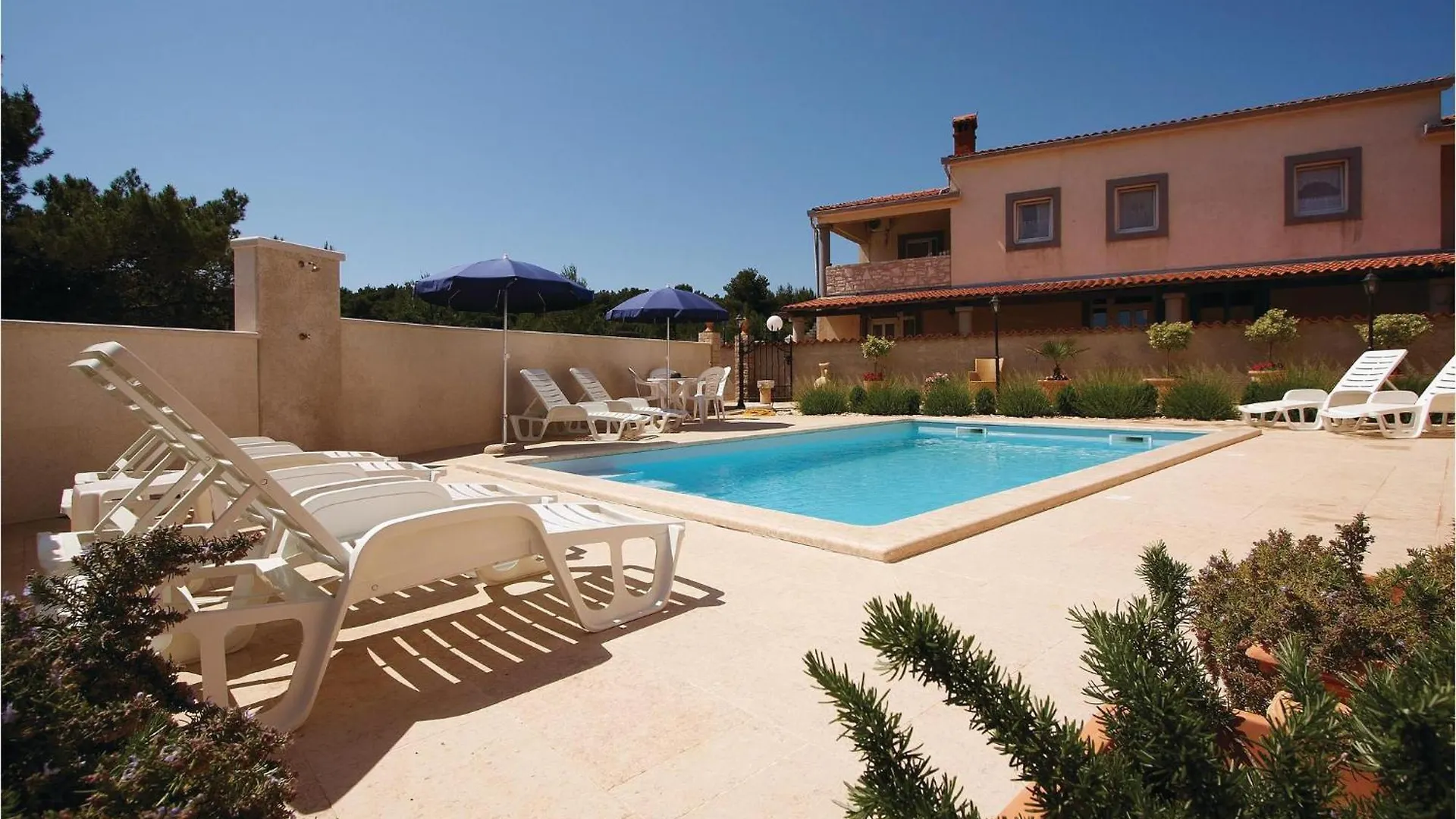 Holiday home 5 Bedroom Stunning Home In Liznjan